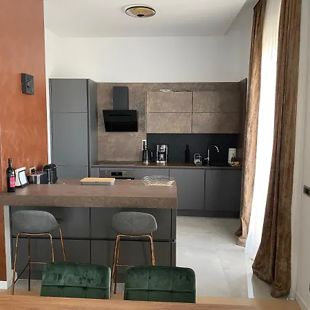 Apartment Premium With Garage *