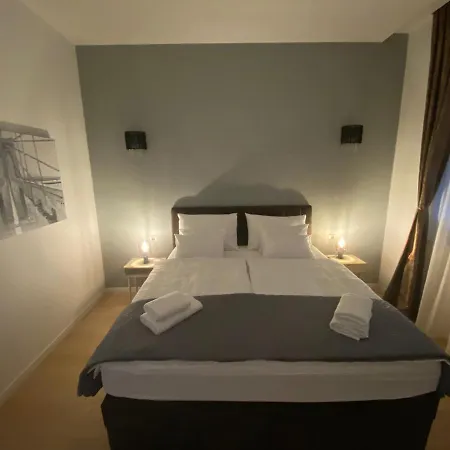 Premium With Garage Apartment