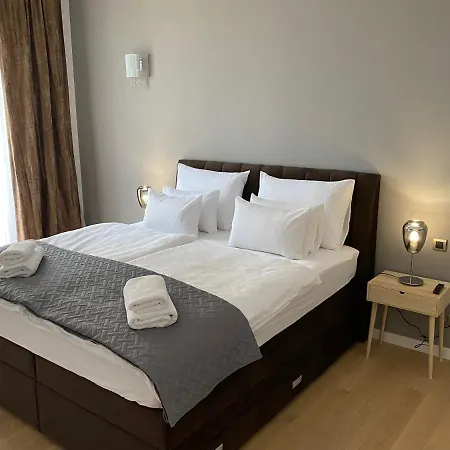 Premium With Garage Apartman