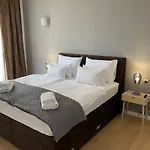 Premium With Garage Apartmán