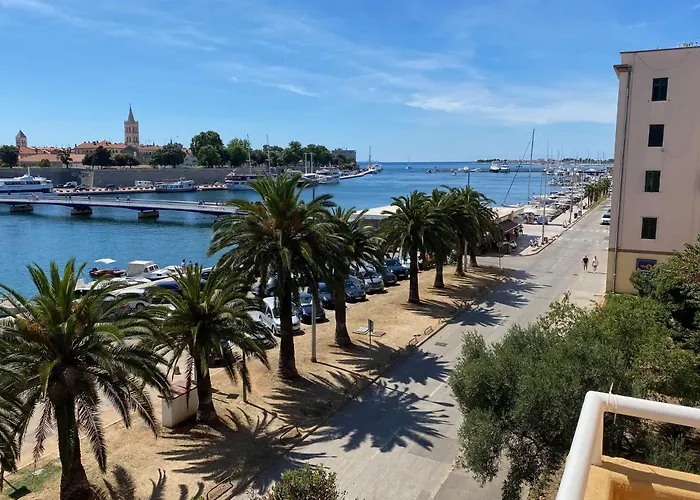 Premium With Garage Apartman *